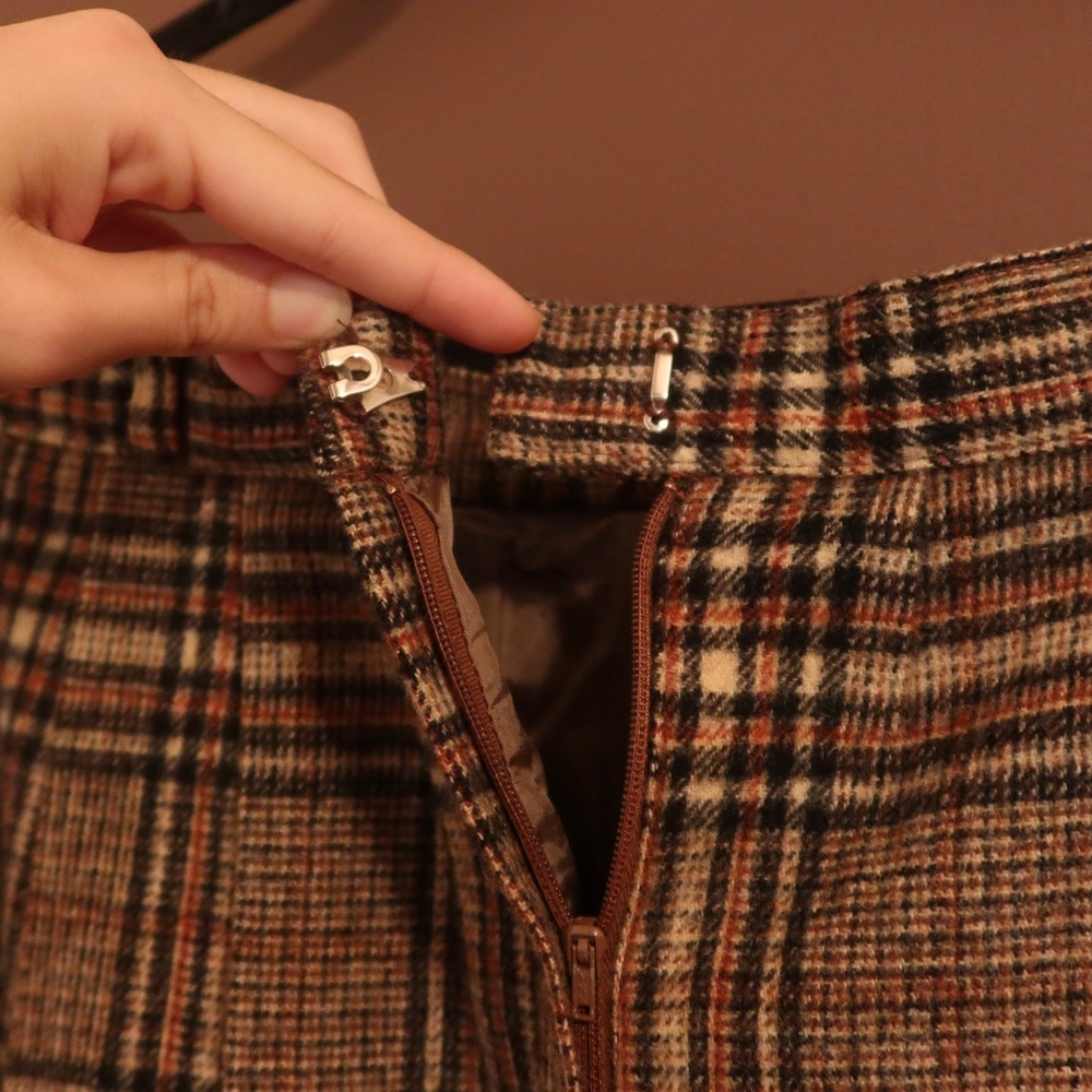 Pleated midi tweed skirt